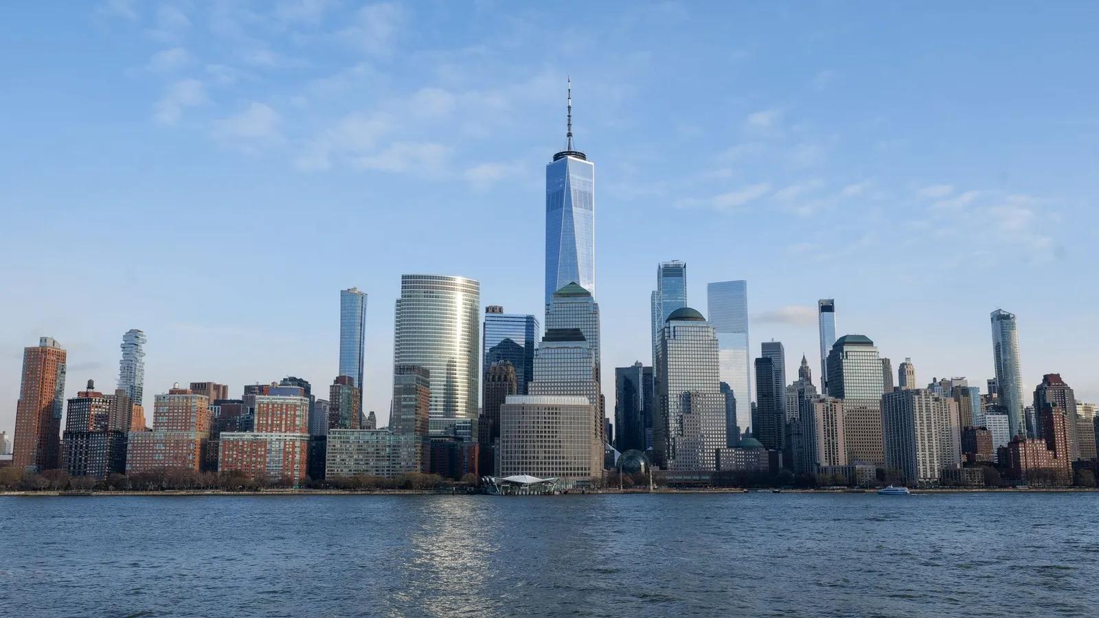 Manhattan skyline seen across the Hudson River